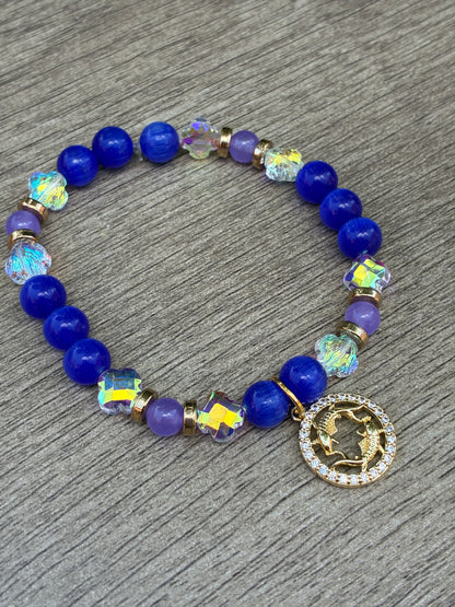 Blue Cat's Eye & iridescent Beaded Bracelet featuring Gold Pisces Charm- Size Large